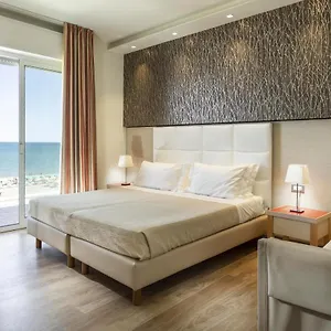 3* Hotel Kursaal - Fronte Mare Con Piscina
